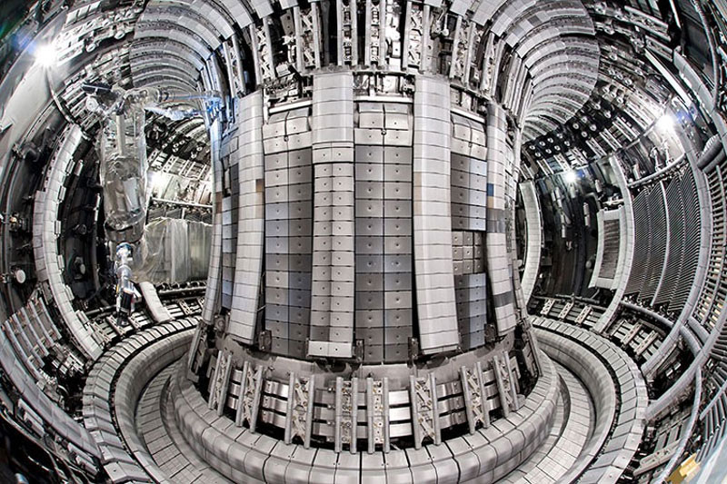     Внутри рабочей камеры термоядерный реактор.  Источник изображения: Christopher Roux (CEA-IRFM)/EUROfusion 